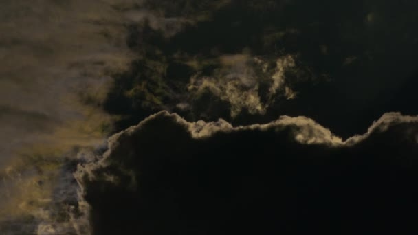 黑暗风暴与灰云的天空 — 图库视频影像