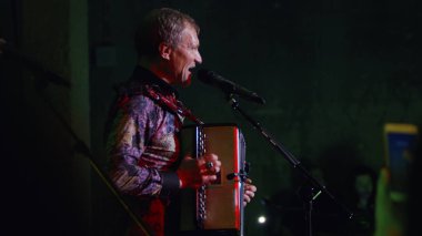 Ukraynalı vokalist ve gitarist oluşturan Skrypka