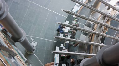 Modern ofis iç. Yüksek açılı görünüş
