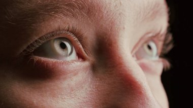 Yakın çekim güzel mavi göz