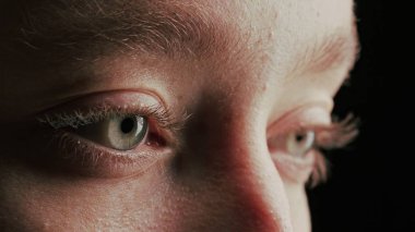 Yakın çekim güzel mavi göz