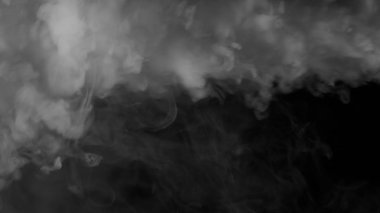 Siyah arkaplanda beyaz duman