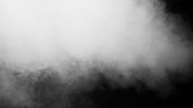 Siyah arkaplanda beyaz duman