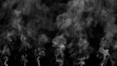 Siyah arkaplanda beyaz duman