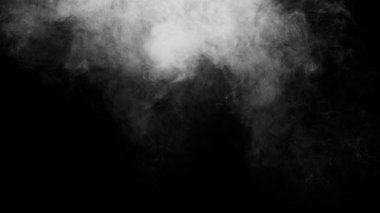 Beyaz bulutlar buharı duman siyah bir arka plan üzerinde yalıtılır. Benzin patlar, girdap ve uzayda dans ediyor. Kullanılabilir bir sihirli sis toz doku efekti yerleşimi ve saydamlıklarını değiştirerek.