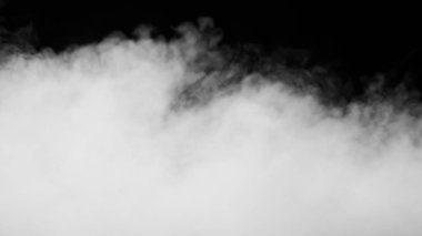 Siyah arkaplanda beyaz duman