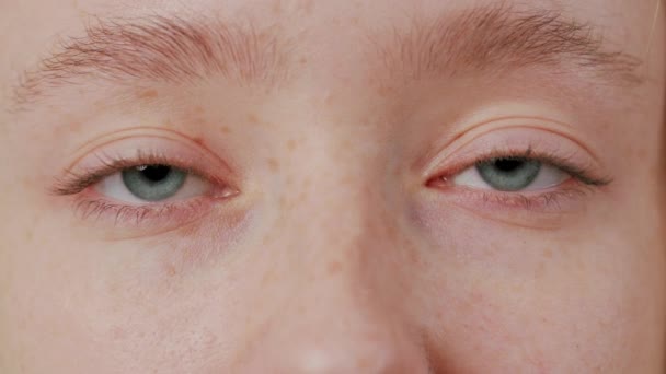 Detail krásné modré oko — Stock video