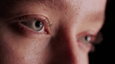 Yakın çekim güzel mavi göz