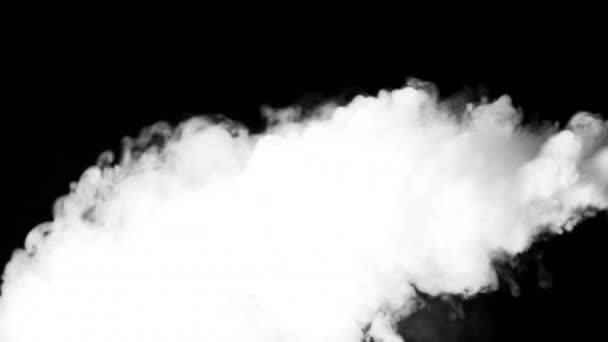 Λευκός καπνός σε μαύρο φόντο — Αρχείο Βίντεο