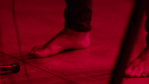 Pieds dansants. Musicien — Video