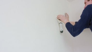 Odayı Tamir Eden Adam