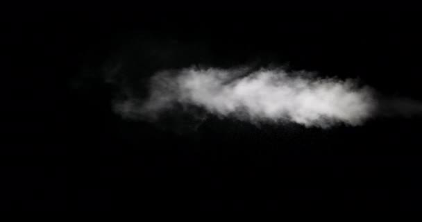 Huella de humo blanca aislada sobre fondo negro — Vídeo de stock