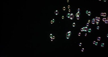 siyah arka plan üzerine izole çorba kabarcıklar.