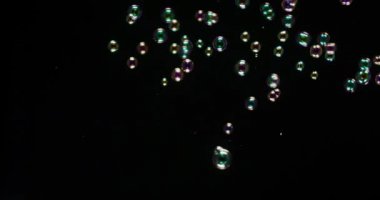 siyah arka plan üzerine izole çorba kabarcıklar.