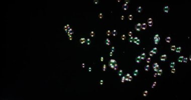 siyah arka plan üzerine izole çorba kabarcıklar.