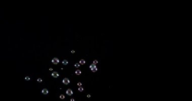 siyah arka plan üzerine izole çorba kabarcıklar.