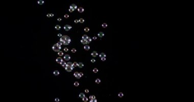 siyah arka plan üzerine izole çorba kabarcıklar.