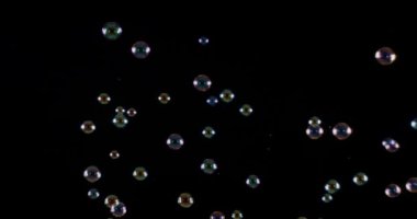 siyah arka plan üzerine izole çorba kabarcıklar.