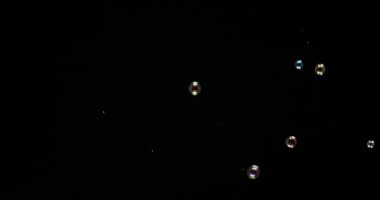 siyah arka plan üzerine izole çorba kabarcıklar.