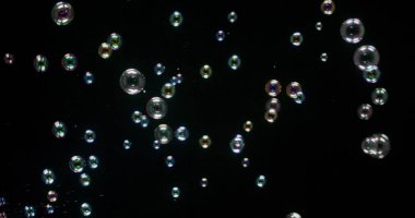 siyah arka plan üzerine izole çorba kabarcıklar.