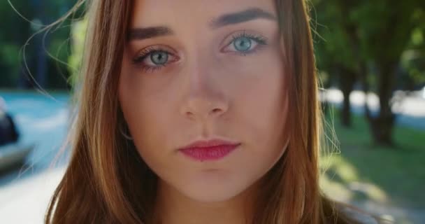 Young Lady Outdoors. Emotion — Stock Video