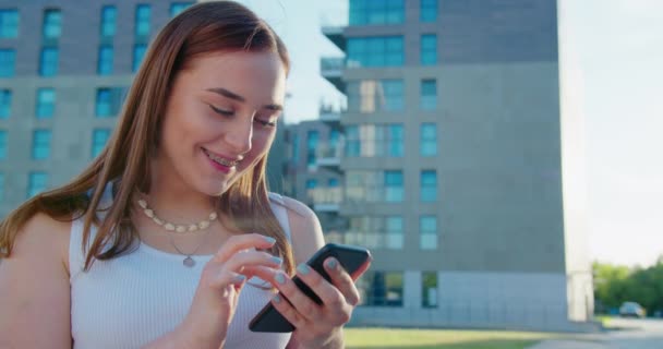 Lady Using a Phone Outdoors — Stock Video