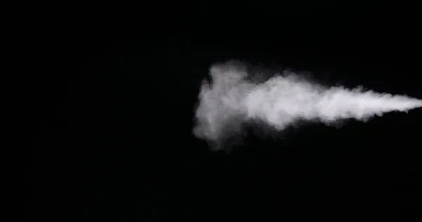 Huella de humo blanca aislada sobre fondo negro —  Fotos de Stock