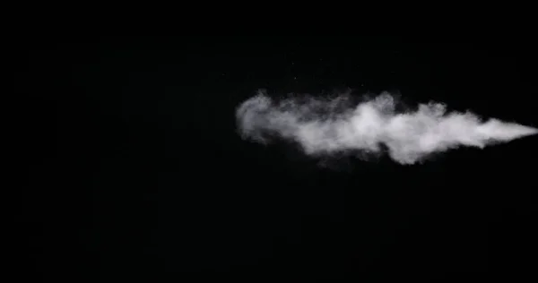Witte Smoke Trail geïsoleerd op zwarte achtergrond — Stockfoto