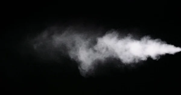 검은 배경에 고립 된 흰색 연기 트레일 — 스톡 사진
