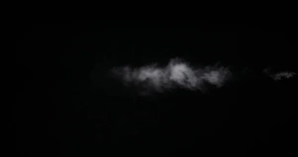 黑背景上隔离的白烟踪迹 — 图库照片