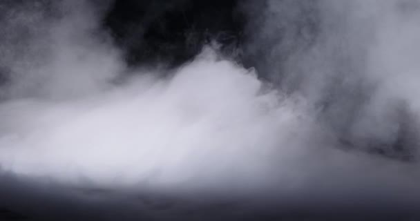 Brume réaliste de nuages de fumée de glace sèche — Video