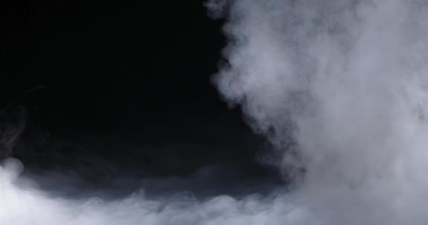 Realistiska moln av torr is rök dimma — Stockvideo