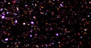 Siyah arka plan üzerine izole konfeti