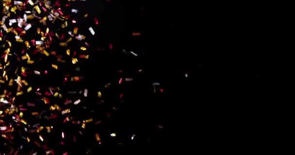 Confetti geïsoleerd op zwarte achtergrond — Stockvideo