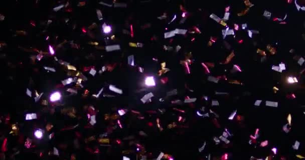 Confetti geïsoleerd op zwarte achtergrond — Stockvideo