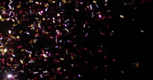Confetti geïsoleerd op zwarte achtergrond — Stockvideo