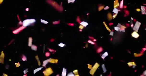 Confetti geïsoleerd op zwarte achtergrond — Stockvideo