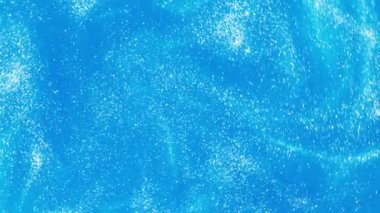 Açık mavi parlak sıvı girdap