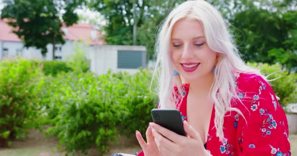 Beatiful Lady Using a Phone Outdoors — стокове відео