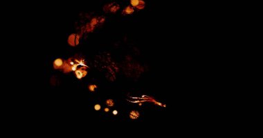 çelik yün yanıyor.