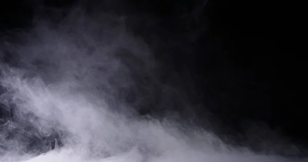 現実的なドライアイス煙雲霧 — ストック写真