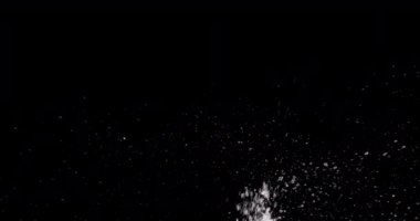 Siyah Arkaplanda Su Sıçrıyor.