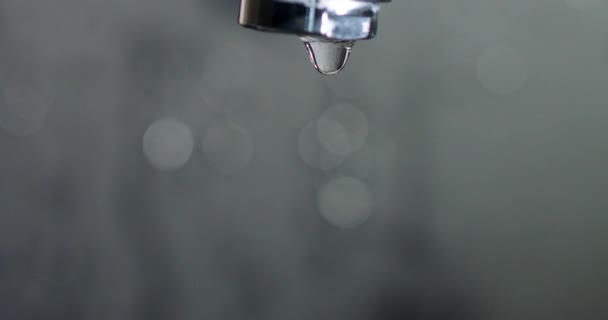 タップからの水の滴 — ストック動画