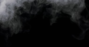 Duman çerçevenin tepesine doluyor ve yükseliyor..