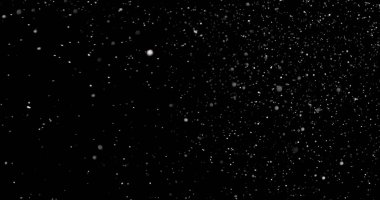 Hızlı düşen kar taneleri. Kar fırtınası VFX çekimi için mükemmel. Farklı yönlere, güçlü rüzgarlarla siyah bir arkaplan üzerinde hareket ediyorlar..