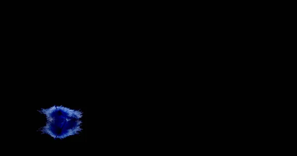 Blaue Feder Fällt Langsam Auf Schwarzem Hintergrund Herunter — Stockfoto