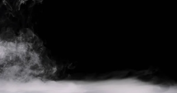 Nisko Leżąca Mgła Czarnym Tle Większy Piorun Dymu Przesuwający Się — Zdjęcie stockowe