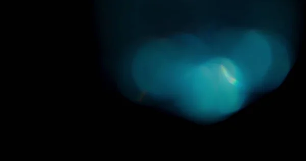 Mavi Işık Prism Gökkuşağı Işığı Siyah Arkaplan 'a Çakar