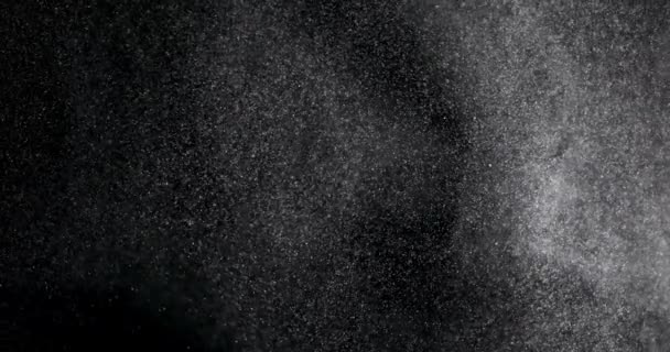 在黑色背景上分离的粉末 — 图库视频影像