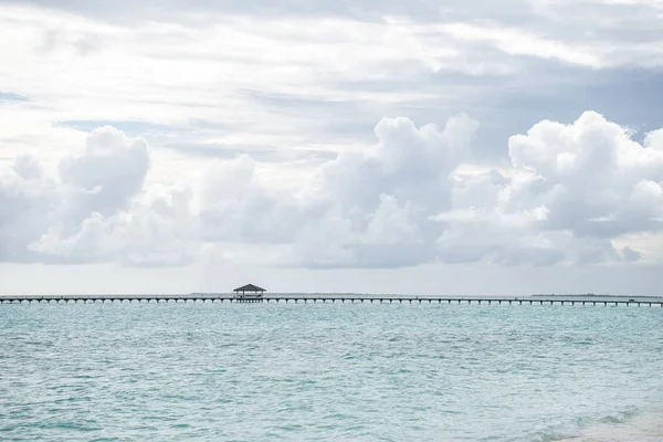 Most między wyspami na Malediwach. — Zdjęcie stockowe